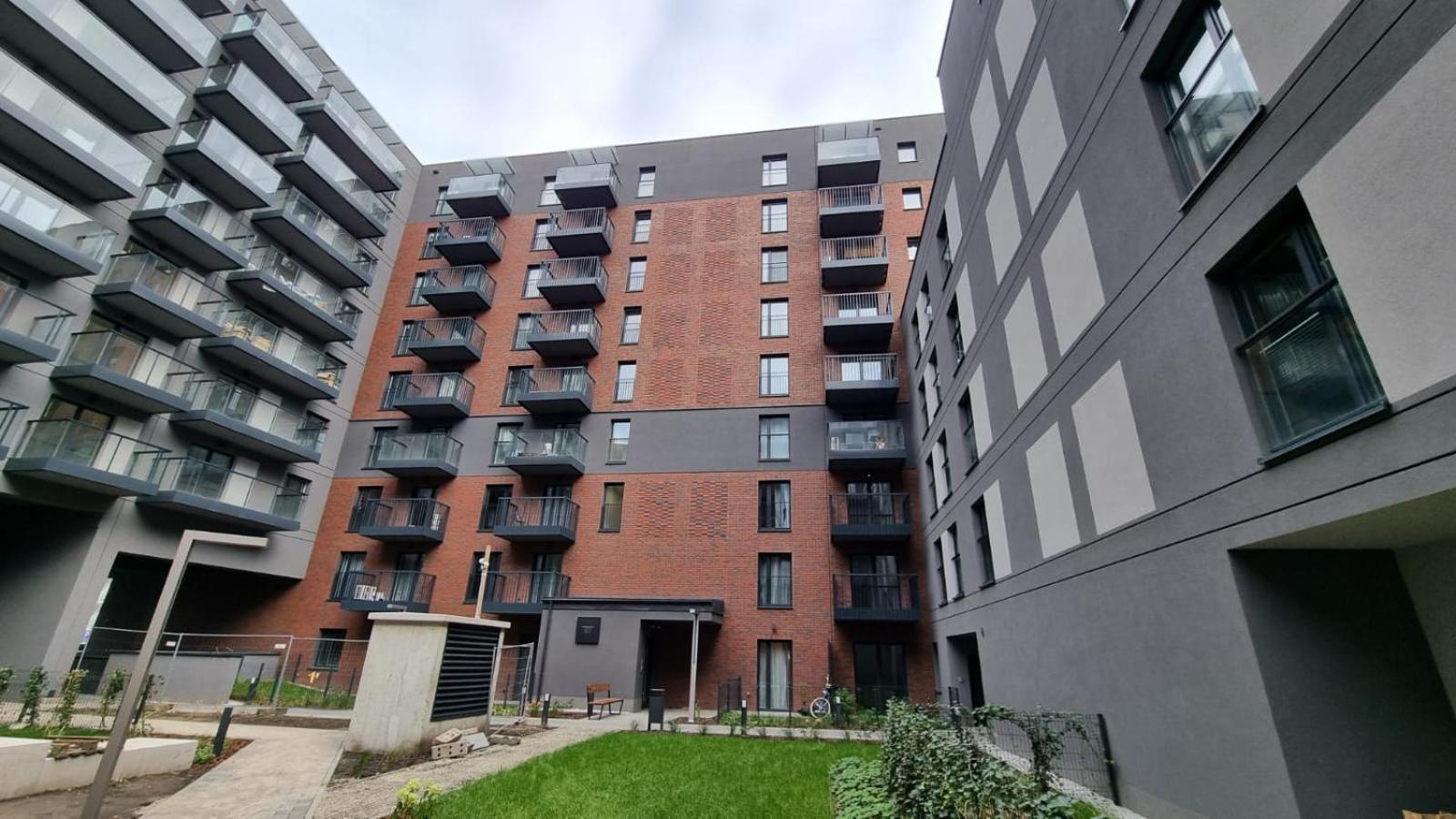New #Madalinskiego57 - City Center, New Bulding, 2 Bedrooms, 2X Double Beds And A Fold-Out Sofa, Separate Kitchen, Air Conditioning, Balcony, Underground Parking, Self Check In 24H, Internet, Netflix, Coffee Machine, Washing Machine,1 Km To The Railw Wroclaw Luaran gambar