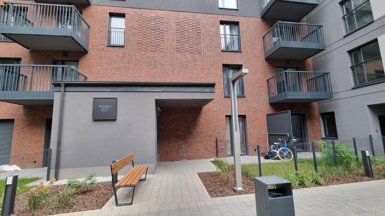 New #Madalinskiego57 - City Center, New Bulding, 2 Bedrooms, 2X Double Beds And A Fold-Out Sofa, Separate Kitchen, Air Conditioning, Balcony, Underground Parking, Self Check In 24H, Internet, Netflix, Coffee Machine, Washing Machine,1 Km To The Railw Wroclaw Luaran gambar